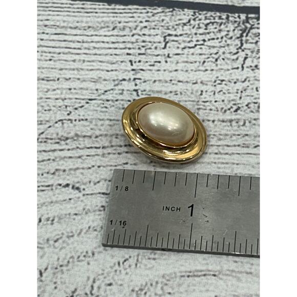 Vintage Marvella Gold Tone Faux Pearl Round Button Clip On Earrings - Picture 7 of 8
